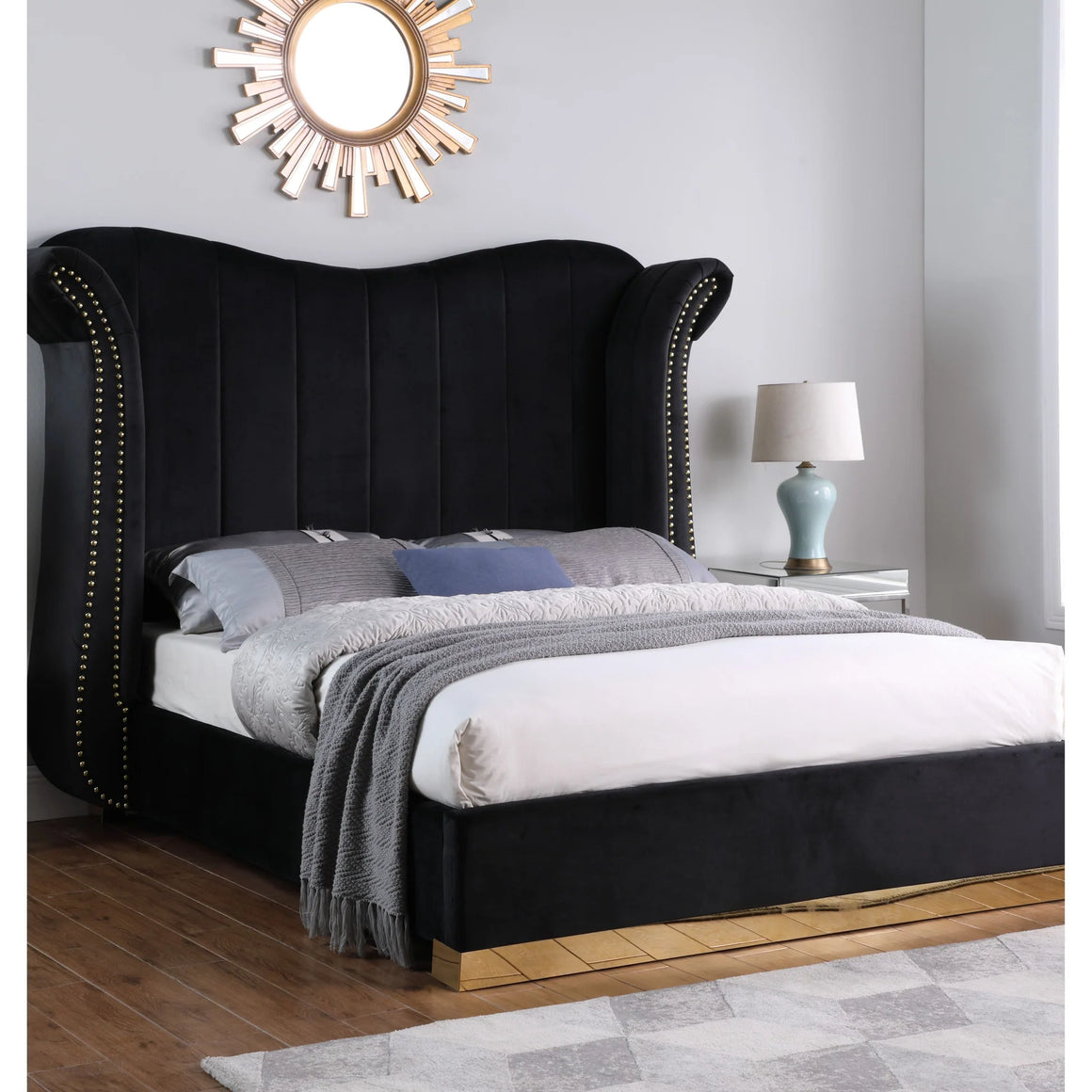 Leslie (Black) 66"H