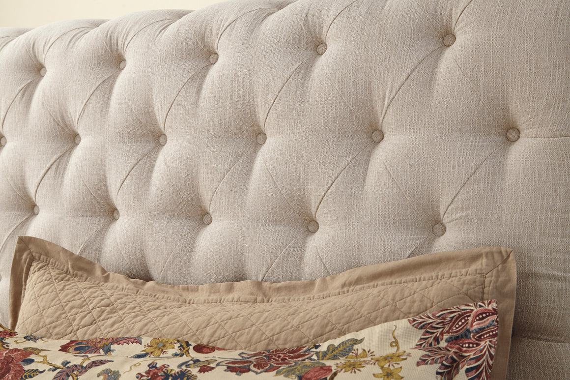 Willenburg King Upholstered Sleigh Bed - Linen