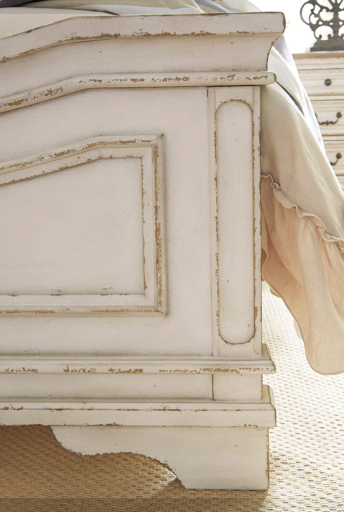 Realyn King Upholstered Panel Bed - Antique White